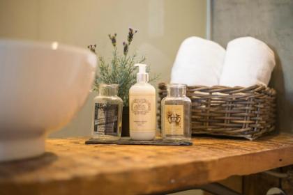 262 Boutique Hotel - image 4