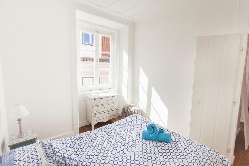 LovelyStay - Cosy Bairro Alto Duplex - image 7
