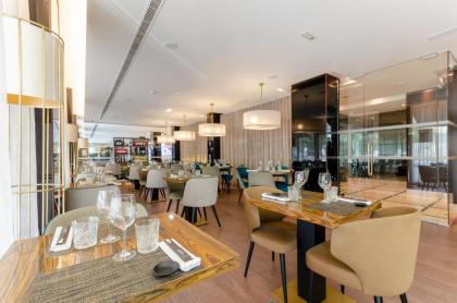 TURIM Marques Hotel - image 16