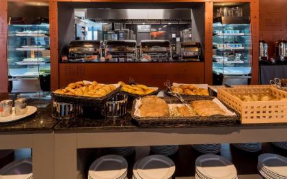 Star inn Lisbon Airport - image 12