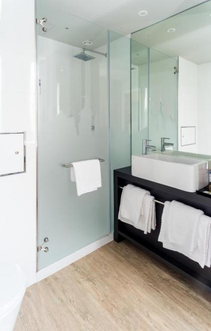 Star inn Lisbon Airport - image 9