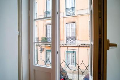 Bright And Sunny Apartment - image 19