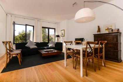 Apartment with 3 bedrooms in Lisboa with wonderful city view furnished balcony and WiFi 15 km from the beach - image 1
