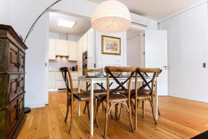 Apartment with 3 bedrooms in Lisboa with wonderful city view furnished balcony and WiFi 15 km from the beach - image 10