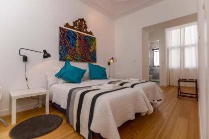 Apartment with 3 bedrooms in Lisboa with wonderful city view furnished balcony and WiFi 15 km from the beach - image 12