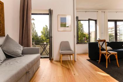 Apartment with 3 bedrooms in Lisboa with wonderful city view furnished balcony and WiFi 15 km from the beach - image 18