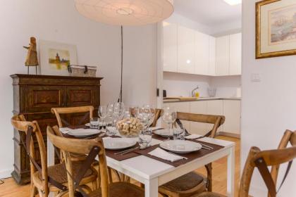 Apartment with 3 bedrooms in Lisboa with wonderful city view furnished balcony and WiFi 15 km from the beach - image 8