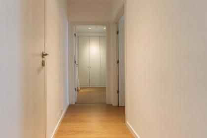 Modern & Bright Avenidas Novas by Homing - image 11