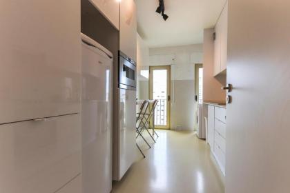 Modern & Bright Avenidas Novas by Homing - image 14