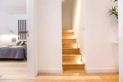 Apartment with 4 bedrooms in Lisboa with wonderful city view furnished balcony and WiFi 15 km from the beach - image 15