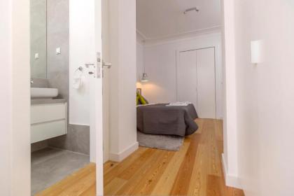 Apartment with 4 bedrooms in Lisboa with wonderful city view furnished balcony and WiFi 15 km from the beach - image 17
