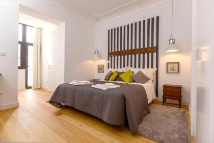 Apartment with 4 bedrooms in Lisboa with wonderful city view furnished balcony and WiFi 15 km from the beach - image 6