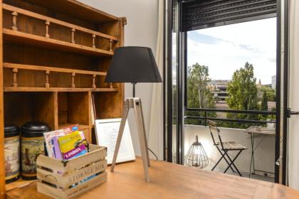 Apartment with 4 bedrooms in Lisboa with wonderful city view furnished balcony and WiFi 15 km from the beach - image 8