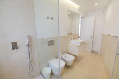LovelyStay - Chic Citrus Home - Private Garden and Parking - image 11