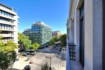 Excellent T1 in Cosmopolitan Building - image 10