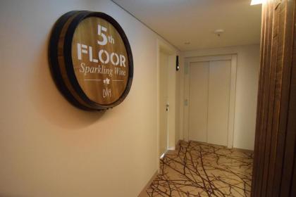 Lisbon Wine Hotel - image 12