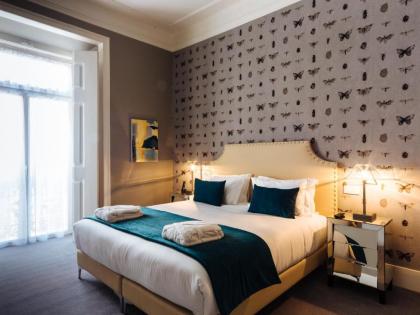 Dear Lisbon - Gallery House - image 11