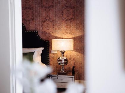 Dear Lisbon - Gallery House - image 13