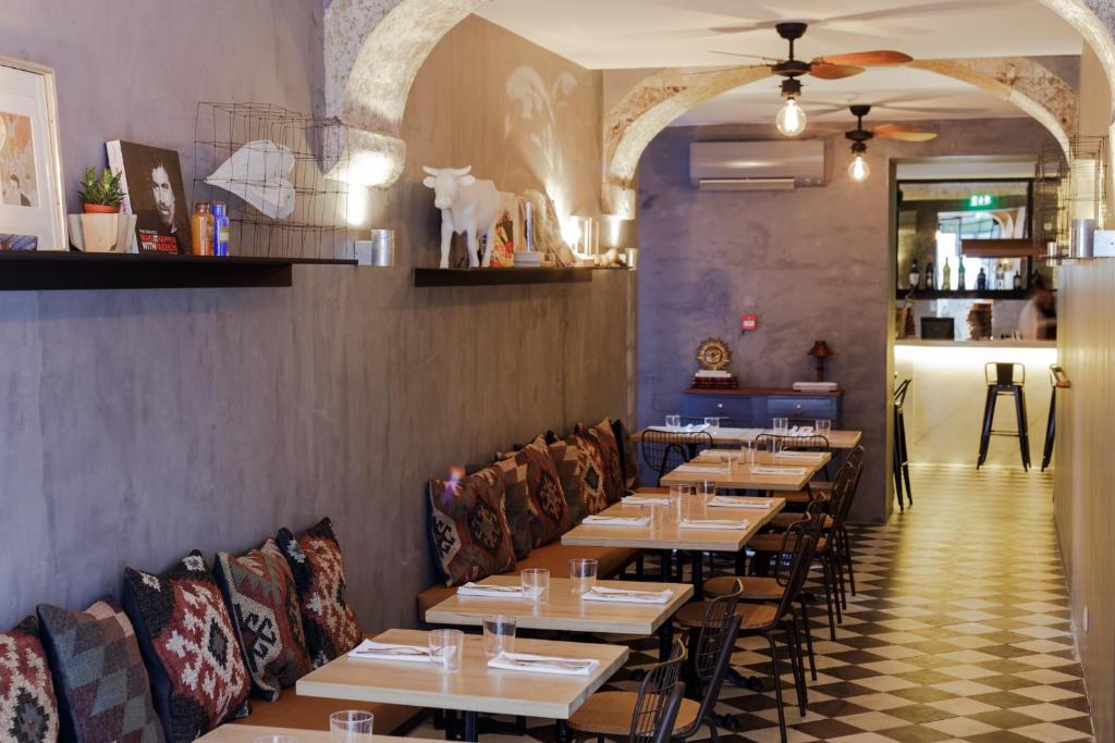 Dear Lisbon - Gallery House - image 7