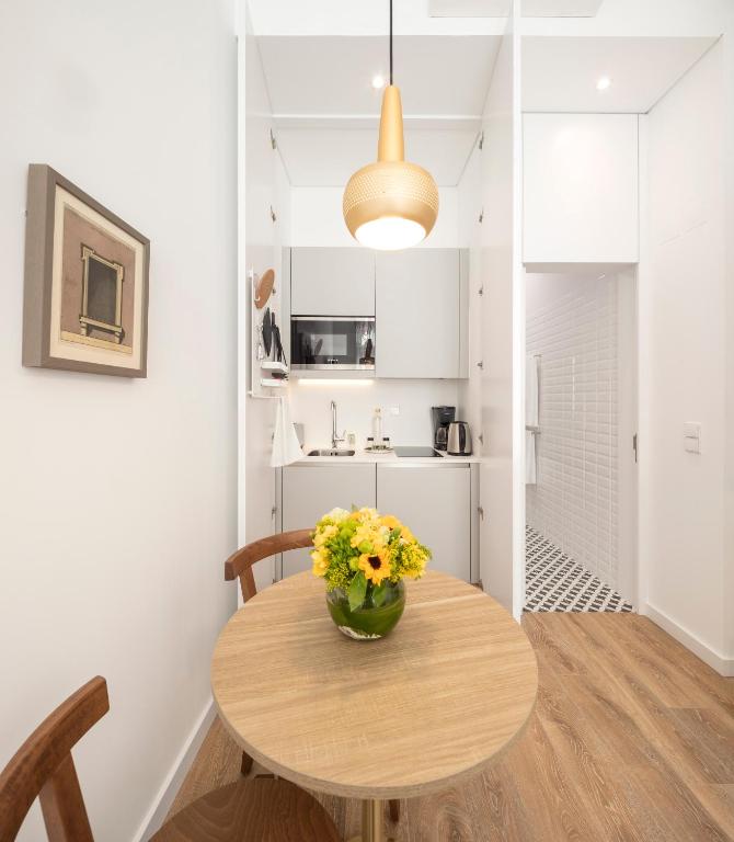 Lisbon Serviced Apartments - Chiado Emenda - image 5