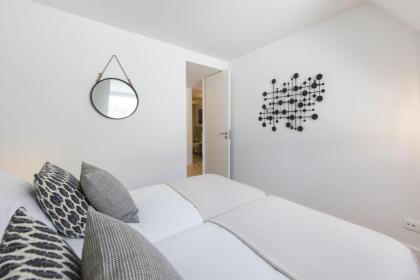 LovelyStay - Penthouse on The Tagus in Alfama - image 18