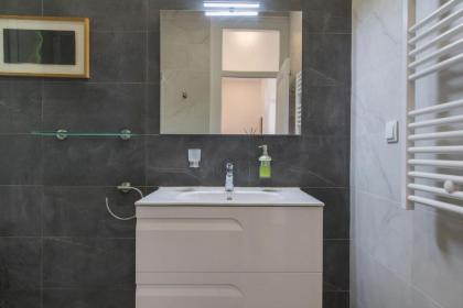 LovelyStay - Comfortable apartment with river views - image 10