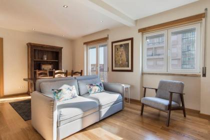 LovelyStay - 2 Bedroom Belem Wonder - image 1