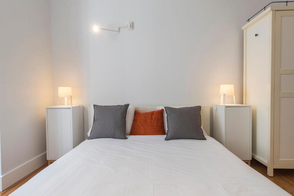 LovelyStay - Downtown Cosy Wonder - image 6