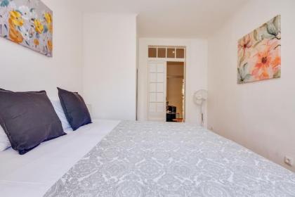 3 Bed River View Apartment in Baixa with balcony - image 11