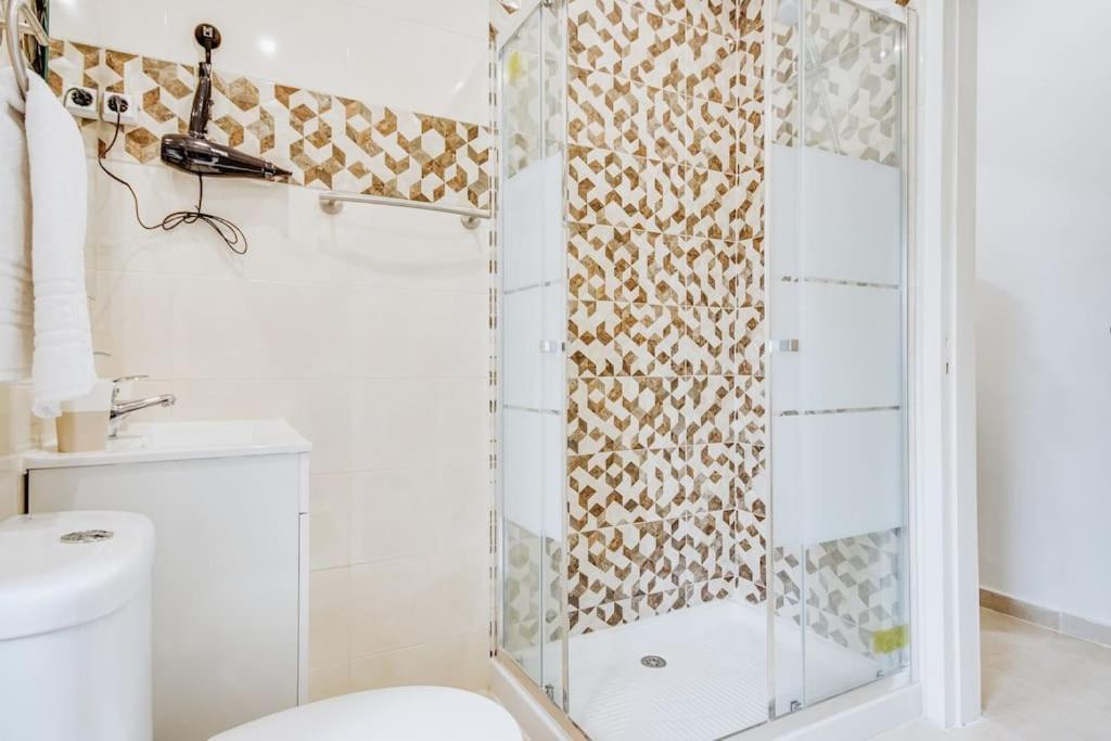3 Bed River View Apartment in Baixa with balcony - image 2