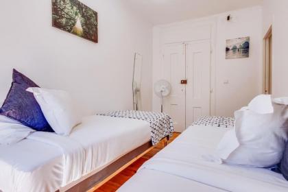 3 Bed River View Apartment in Baixa with balcony - image 3