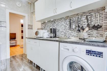 3 Bed River View Apartment in Baixa with balcony - image 4
