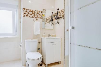 3 Bed River View Apartment in Baixa with balcony - image 7