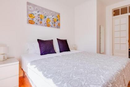 3 Bed River View Apartment in Baixa with balcony - image 9