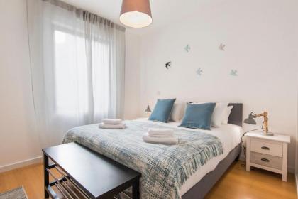 LovelyStay - Family-Friendly Apartment Downtown - image 1
