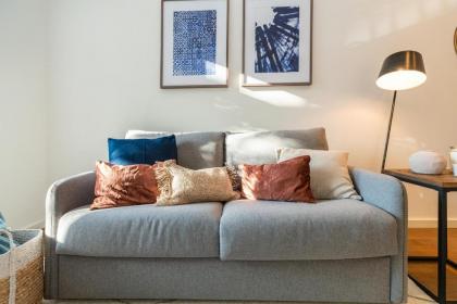 Graceful design studio with romantic view - image 9
