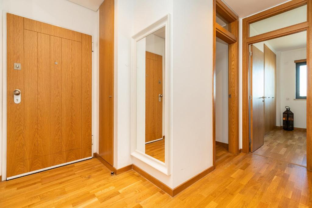 Modern Apartment Expo Views With Balcony - image 3