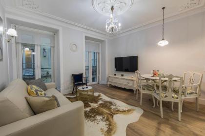 LovelyStay - Vintage Flat Near Santa Justa Elevator! - image 1