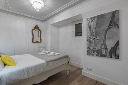 LovelyStay - Vintage Flat Near Santa Justa Elevator! - image 11