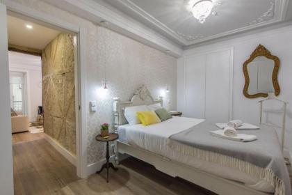 LovelyStay - Vintage Flat Near Santa Justa Elevator! - image 13