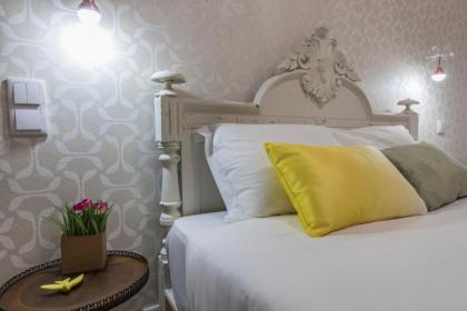 LovelyStay - Vintage Flat Near Santa Justa Elevator! - image 16