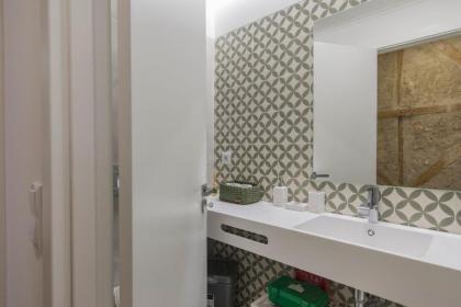 LovelyStay - Vintage Flat Near Santa Justa Elevator! - image 17