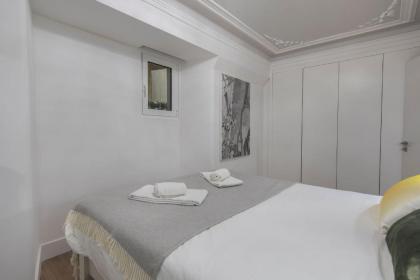LovelyStay - Vintage Flat Near Santa Justa Elevator! - image 18