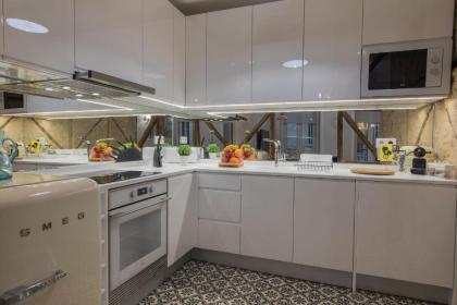 LovelyStay - Vintage Flat Near Santa Justa Elevator! - image 19