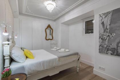 LovelyStay - Vintage Flat Near Santa Justa Elevator! - image 2