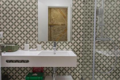 LovelyStay - Vintage Flat Near Santa Justa Elevator! - image 20