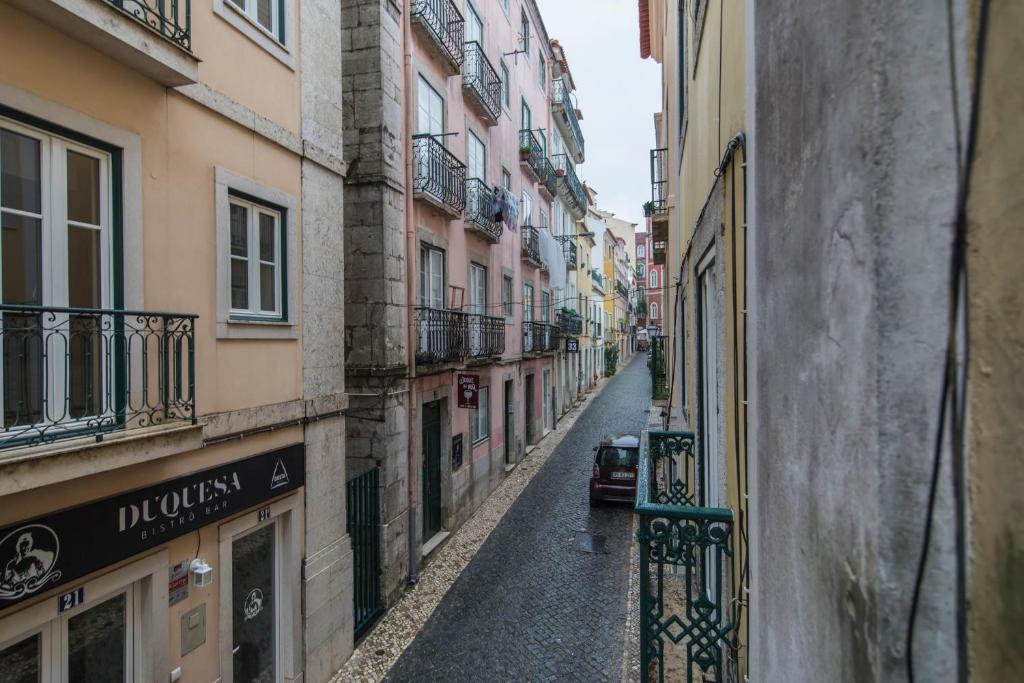 LovelyStay - Vintage Flat Near Santa Justa Elevator! - image 6