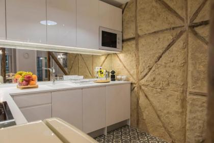 LovelyStay - Vintage Flat Near Santa Justa Elevator! - image 7