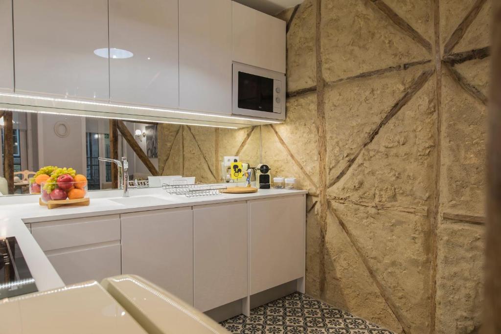 LovelyStay - Vintage Flat Near Santa Justa Elevator! - image 7
