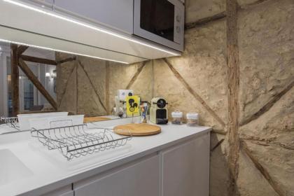 LovelyStay - Vintage Flat Near Santa Justa Elevator! - image 9